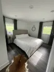 Newly renovated spacious private farmhouse 5 min from lake. - Wifi