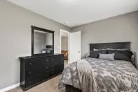Close to Airport! Newly updated home! Great neighborhood! - Homestays