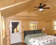 Moose Tracks Cabin with Hot Tub  on screened in porch! - Alphydda
