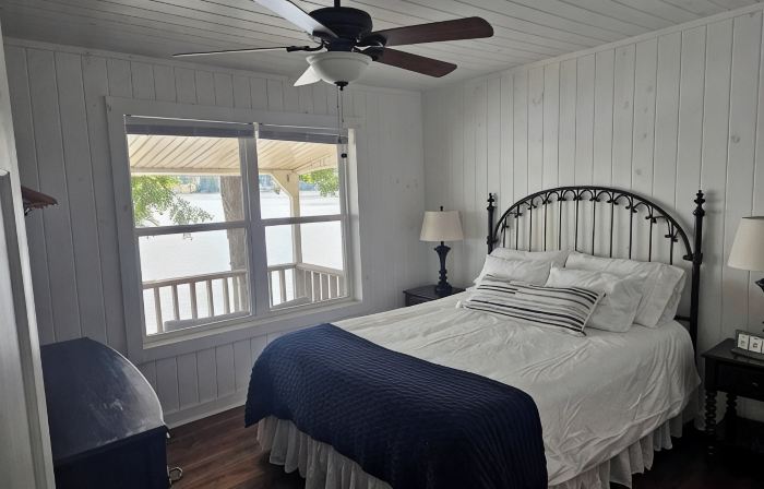 Lakeside Chalet on Beautiful Gantt Lake!