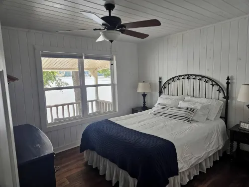 Lakeside Chalet on Beautiful Gantt Lake! - 3 étoiles