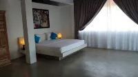 Kay Jay Beach House - Pasikudha - balcony