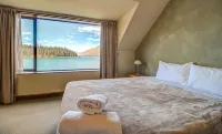 Lakefront Apartments,18 Lake Esplanade Road - Airport Shuttle