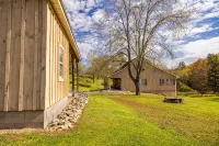3 BR Black Bear Lodge on Pine Creek w/ Hot Tub - Chalets