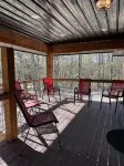 Hit the trail from the property! Game room, fire pit and 4 king suites - Alppimaja