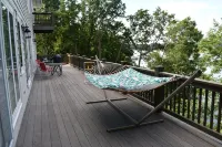 Massive Lakehouse - Infinity Pool, Hot Tubs, Dock, Firepit - 4 tähden