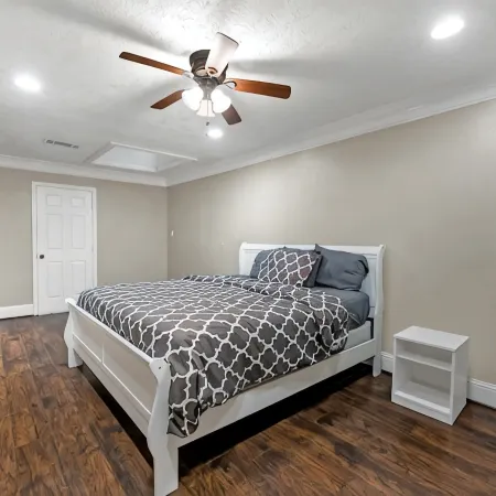 5BR Family Gem: Barbecue, Swim & Relax!