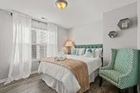 Spacious 4Br Home – Near Hpu, Market & Dining – Family & Business Ready! - Kitchens