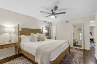 Stylish Home Hot Tub & Game Room near AT&T, Globe Life, UTA - Bungalows