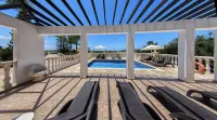 Fabulous Villa in Coral Bay Near Beach, Amenities - 3-Star
