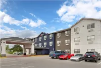 Comfort Inn & Suites North Greenfield - parking