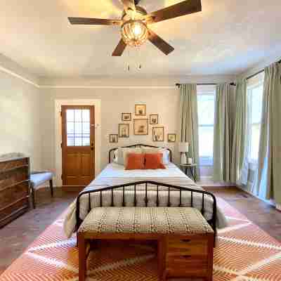 Classic craftsman centrally located close to downtown, VSU and SGMC Rooms