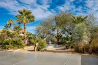 Modern Vegas Hot Tub Retreat • Pet Friendly • Near Strip • 10% Off January - Villaer