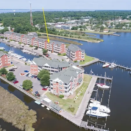 Quiet & relaxing top floor, sound-front condo, with elevator at the Outer Banks!