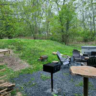 Large Private Rustic Retreat w/hot tub, fire pit, game room Hotel Exterior