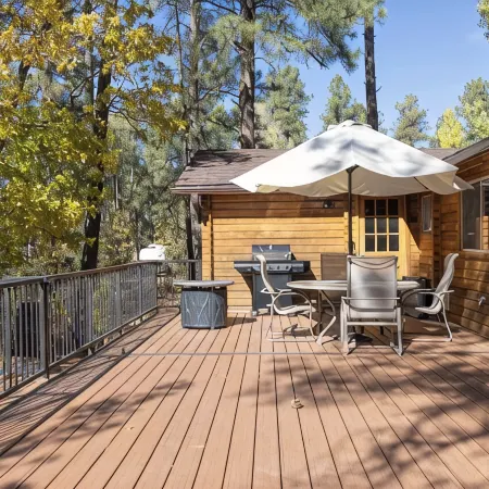 CozyCreekCabin-Treehouse-Large Deck-Mountain Home