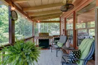 Luxury Retreat Overlooking the 11th Tee at Whitepath Golf Course in Ellijay - 4-Sterne