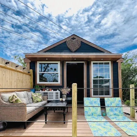 🌾Brand New Tiny Home! Downtown & Beachy☀️