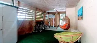 HEY, GET A ROOM! Couples Getaway : Bikes, beach chairs, umbrella :Central locale - بيت ضيافة