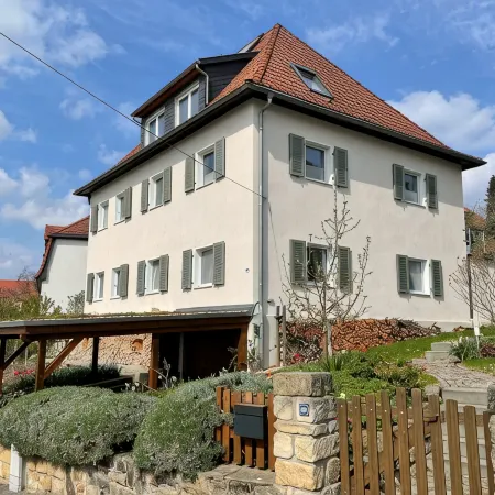 quiet, close to the center, 5 min. to train, 3 bedrooms, family friendly, garden