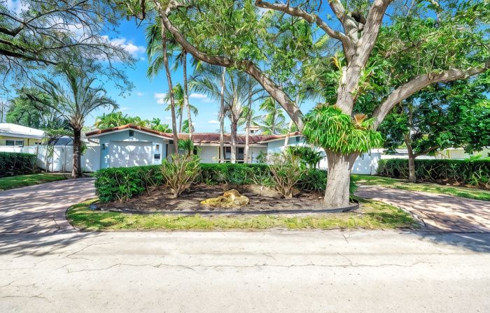 Heated Pool + Hot Tub! Close To Beach & Shops!