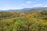 Epic Views, Hot Tub, Pets Welcome!  Overlooking Shenandoah National Park - 4-Star