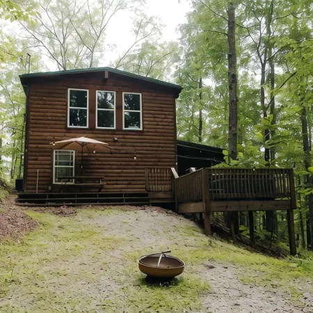 "The Lantern" Woodsy Cabin Experience w/ HotTub