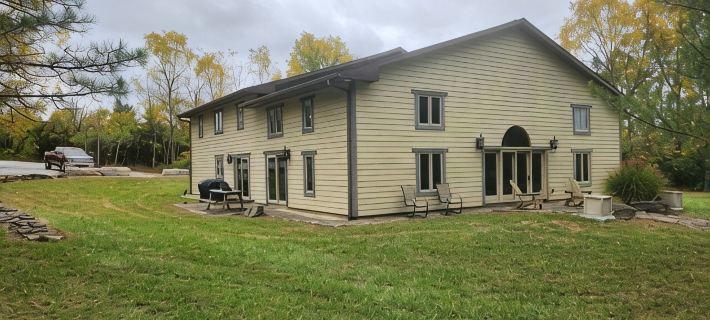Cozy lodge with indoor pool, hot tub, loft and more! Great for a close getaway! Hotels in Miami County
