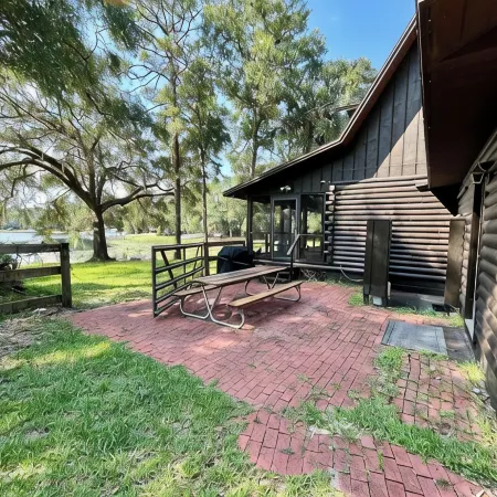 Lakefront Cabin in Ocala Forest – Near Springs, Shops, Pet Friendly Getaway