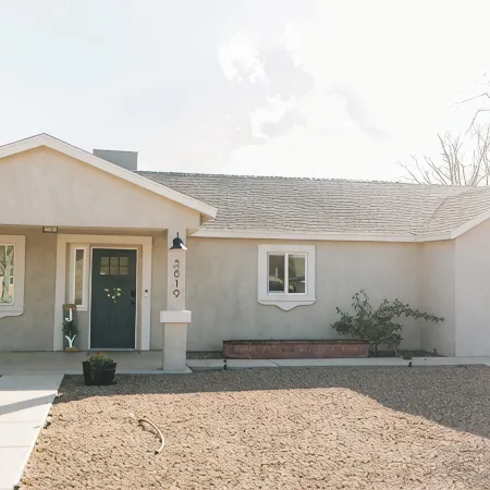 Pet & Family Friendly 3 Bedroom Home in Heart of Thatcher 대쳐 호텔