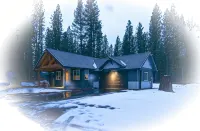 Cozy New Cabin. Walking distance to wedding venue, Chalet View Lodge! - 4 estrellas