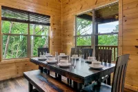 Treetop Luxury Close to it All! Fun for All Ages - Timber Ridge - Alppimaja