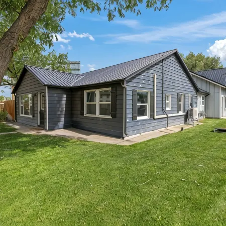 Pet & Family Friendly Downtown Montrose-20 Minutes to Black Canyon National Park