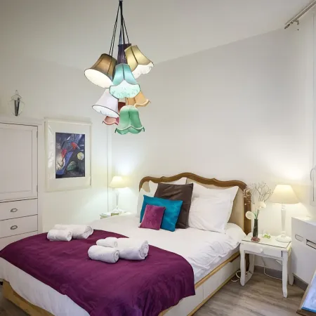 SunlightProperties L'ARTISTE: a charming apartment in the Port area of Nice