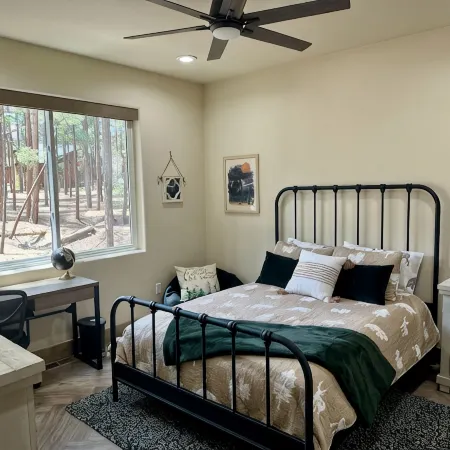 New Beautiful Cabin Located in Quiet Torreon Cul-De-Sac