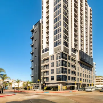 Downtown Designer Apartments by Uliv