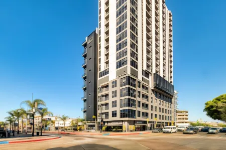 Downtown Designer Apartments by Uliv