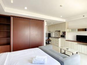 Spacious and Comfy Studio Room Azalea Suites Apartment