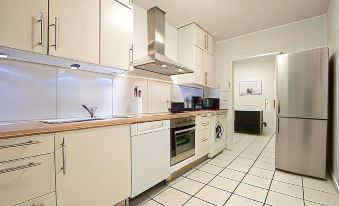 Tolstov Apartments - 1-4 Room Apartments - 20 Min DUS Airport & Messe DUS