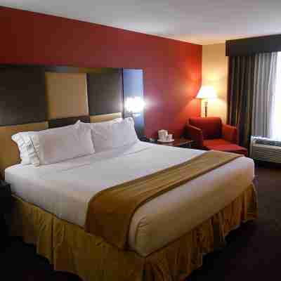 Holiday Inn Express & Suites Greensburg Rooms