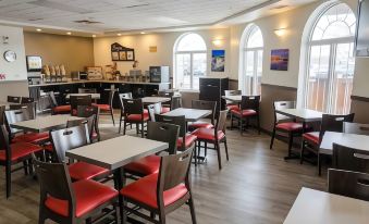 Days Inn & Suites by Wyndham Thunder Bay