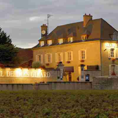 Castel de Très Girard - Hôtel & Restaurant Hotel Exterior