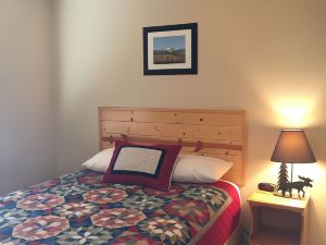 Mountain Landing Suites & RV Park