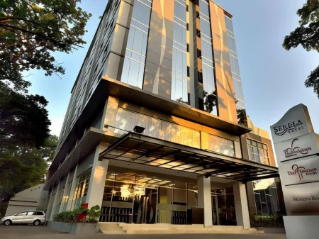 Serela Cihampelas by Kagum Hotels Отели рядом с достопримечательностью «Upside Down World Bandung»