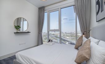Upscale Two Bedroom with Balcony & Free Parking near Zabeel Park by Sojo Stay
