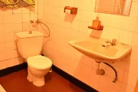 Amahoro Guest House - Chambre Double avec Salle de Douche Privée