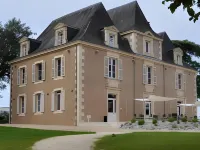 Hôtel & Restaurant - le Manoir des Cèdres - Piscine chauffée et Climatisation Hotels in Rouffignac-Saint-Cernin-de-Reilhac