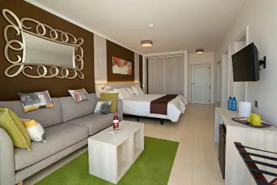 Apartamentos Galeon Playa Hotels near Playa de las Cucharas