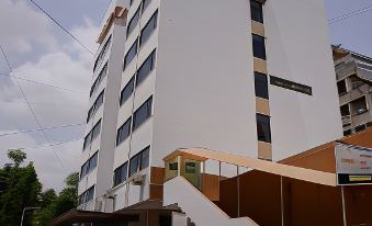 Hotel Savshanti Towers