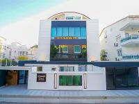 Moon Suite Hotels near Seven Beach